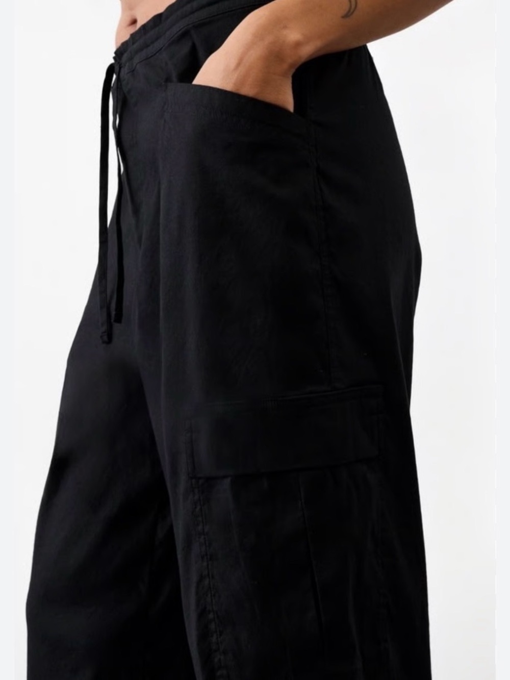 Athleta Paradise straight leg cargo black pull-on pants women’s medium